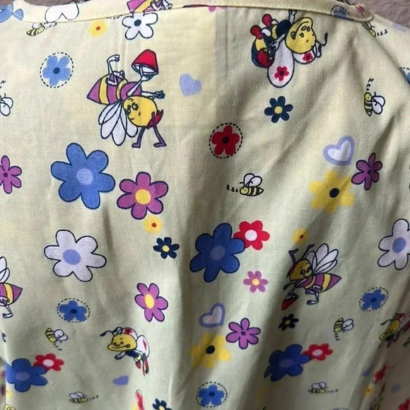 🐝Malibu doc scrub top flowers and bees NWT size L - Picture 6 of 7